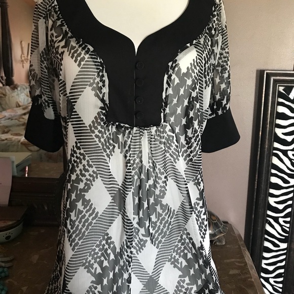 Cute lightweight plaid top - Picture 1 of 3